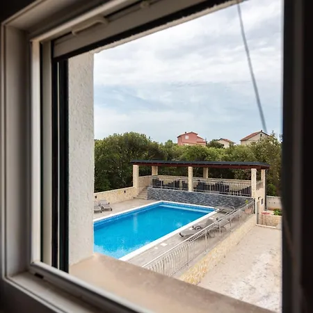 Karen - Two Bedroom With Balcony A1 * Vinišće